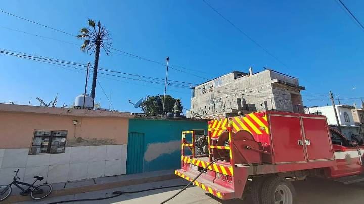 Se incendia casa en la comunidad de Roque; hubo daños materiales