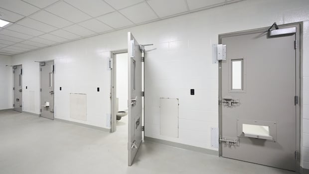 Sobering centre for drug intoxication will have 20 rooms, paramedics on