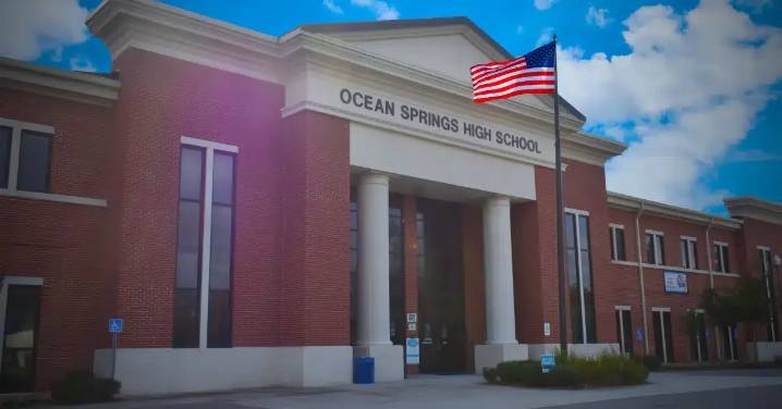 Mississippi hands out first Blue Ribbon School awards after federal version shuttered