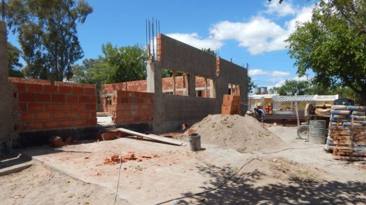 La mampostería ya le da forma a la ampliación de la Escuela ‘Fray Luis Beltrán’