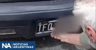 Un conductor que tapó la patente del auto se hizo el distraído y tendrá que pagar $250 mil