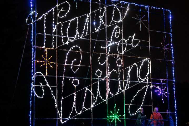 Wayne County Lightfest brightens Hines Drive with holiday cheer