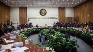 Preocupa a consejeros del INE retraso en la licitación de credenciales de elector