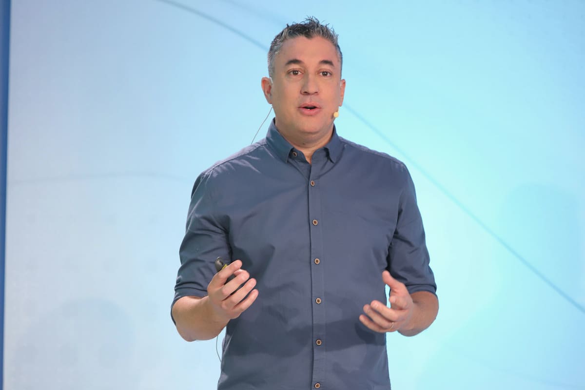 "Efectos colaterales". La advertencia de Eduardo Laens sobre la inclusión de IA en creatividad, verdad y vínculos humanos