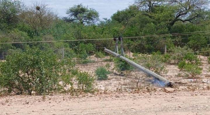 Quema intencional de postes dejó sin energía a varias comunidades del Chaco salteño