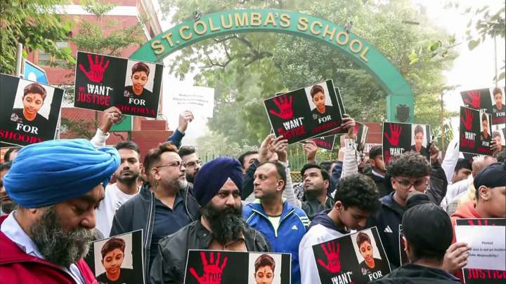 Delhi News LIVE Updates: Teachers suspended after student dies by suicide; Capital chokes at 455 AQI