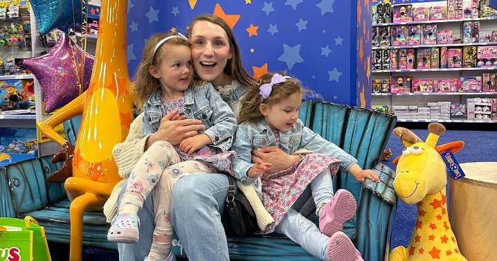 Toys "R" Us opens up inside Glasgow east end store just in time for Christmas