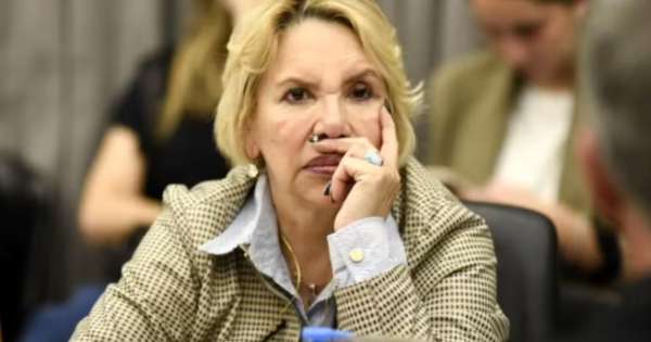 El vergonzoso momento que vivió una diputada anti vacunas: se le cayó el relato