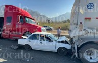 Trailero se queda sin frenos y provoca choque múltiple en la Monterrey