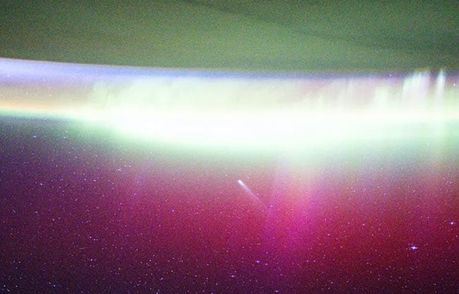 Astronautas captan fotos de los cometas Lemmon y Swan desde la Estación Espacial