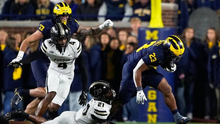 Jordan Marshall runs for 185 yards and 3 TDs to help No. 21 Michigan hold off Purdue for 21