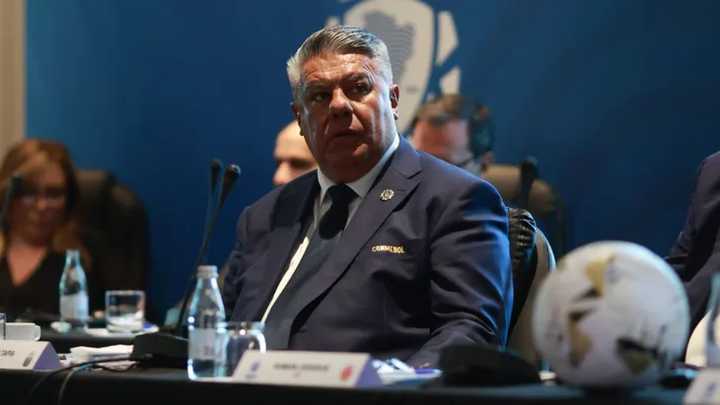 En medio de la polémica, Conmebol ratificó a "Chiqui "Tapia como representante ante la FIFA