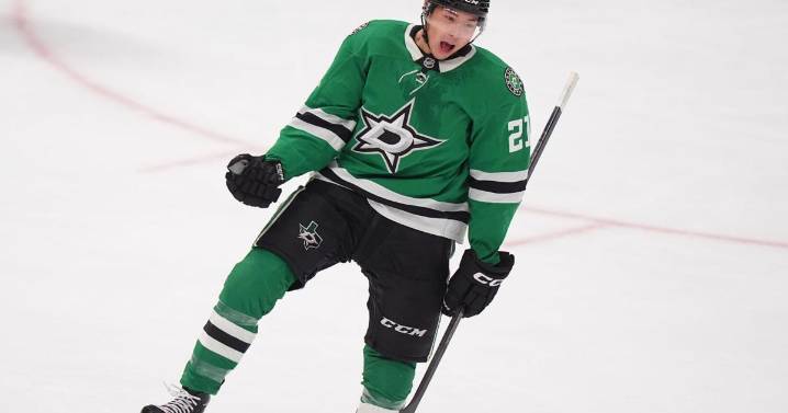 Robertson's natural hat trick leads Stars past Flyers 5