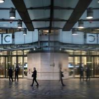 BBC must fight, says outgoing chief as Trump threatens to sue