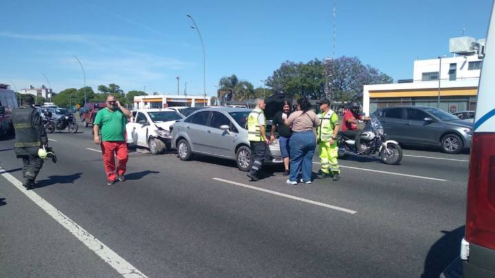 Carriles cortados. Chocaron tres autos en la General Paz: nueve heridos y caos de tránsito