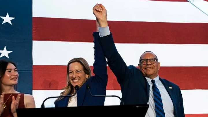 Latinos volvieron a votar por los demócratas, tras los históricos avances de Trump