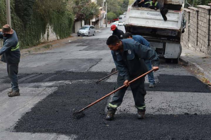 Siguen acciones de bacheo en vialidades de Saltillo