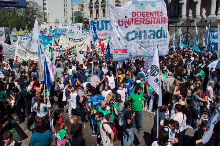 Laura Naput: los profesores universitarios más jóvenes "están con salarios que son de indigencia"