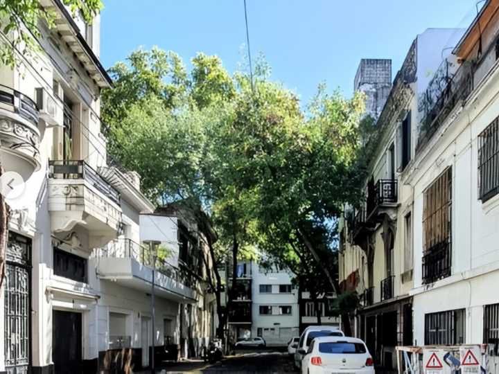 En el corazón de Flores: un pasaje escondido, una escuela histórica y túnel secreto hasta la Basílica