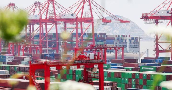 China’s Exports Plunge in October, Signaling Rising Global Trade Pressure