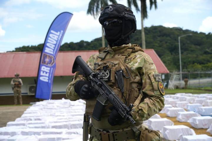Panamá realiza incautación histórica de más de 13 toneladas de cocaína en el Pacífico﻿