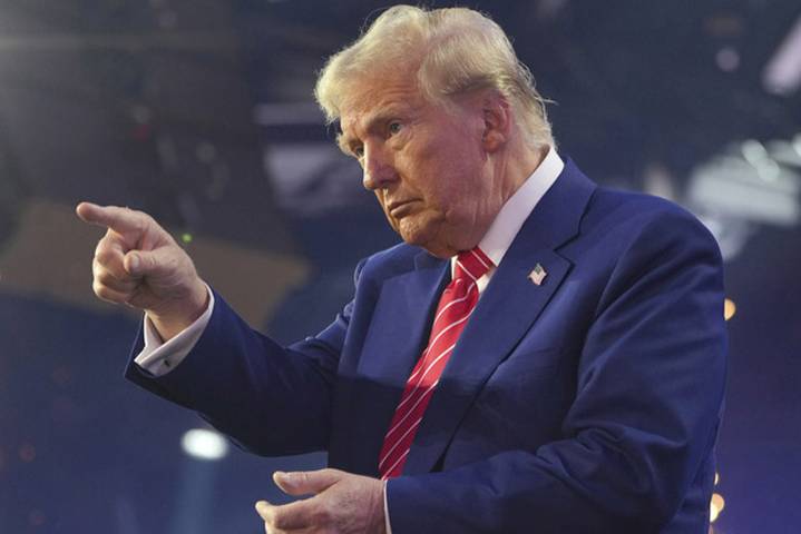 Trump insiste en demandar a la BBC por $1,000 millones de dólares