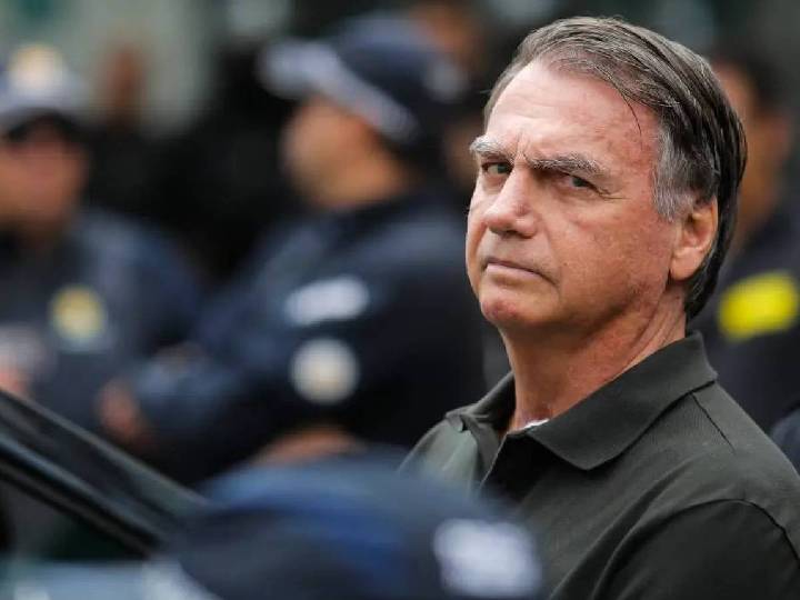 Defensa de Bolsonaro pide prisión domiciliaria por salud ante fallo de 27 años