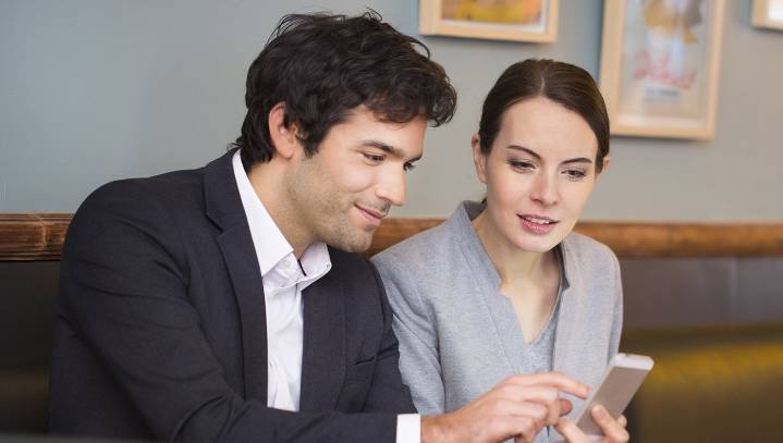 Man Shows Wife How To Close The 8,537 Browser Tabs She Has Open
