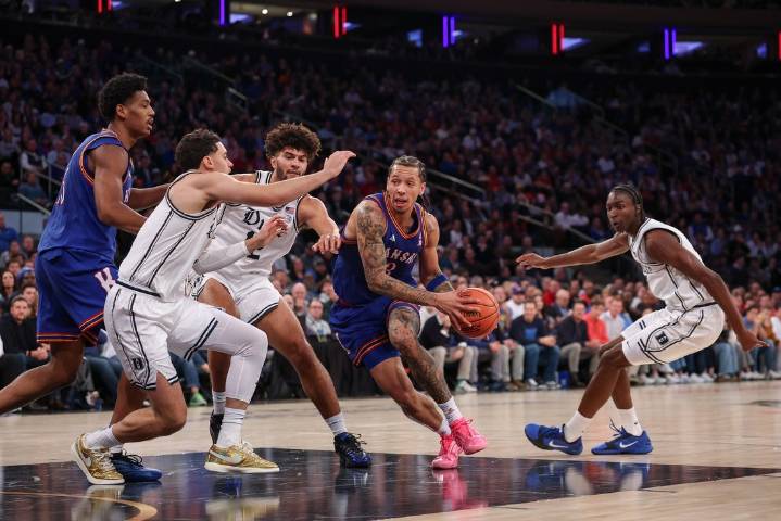 Deadspin | No. 5 Duke pulls away from No. 24 Kansas in N.Y. showdown