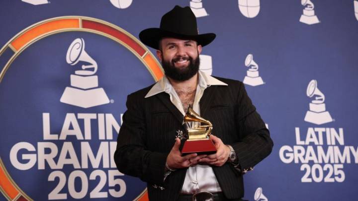 Carín León habla sobre el reciente interés de la industria musical en el regional mexicano