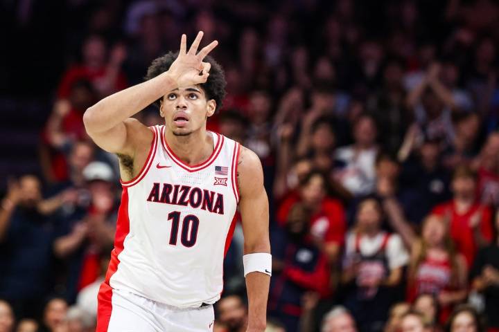 Deadspin | No. 5 Arizona, No. 15 UCLA test mettle in Hall of Fame Series
