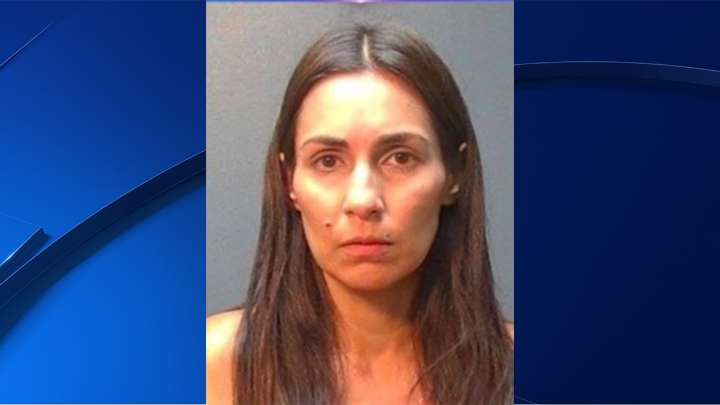 Condenan a 5 años en prisión a acusada por muerte de niño olvidado en vehículo