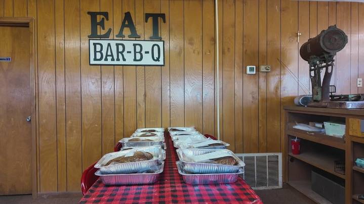 Temple BBQ joint feeds 21 families for Thanksgiving