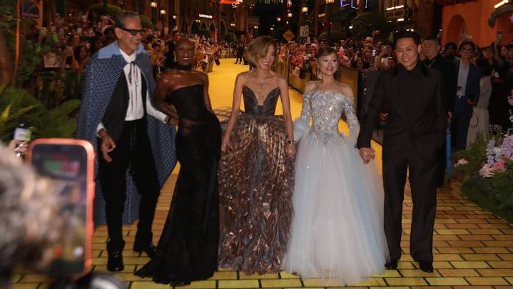 Ariana Grande fan chaos, selfies, karaoke: What happened at Wicked: For Good premiere in Singapore