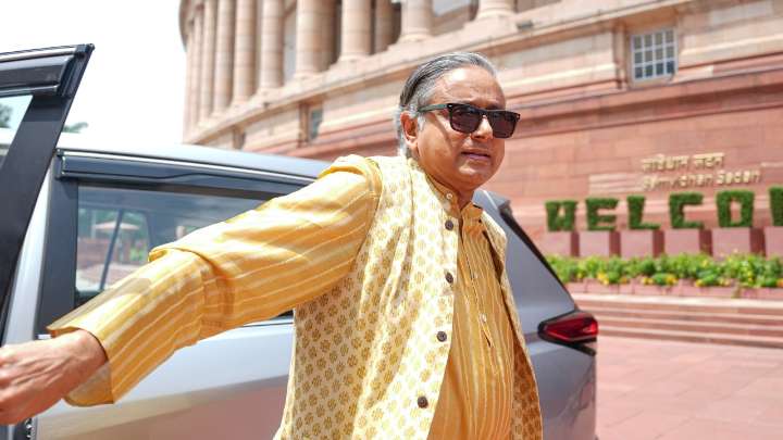 Tharoor's essay on dynastic politics targets Congress? Explained in 5 points