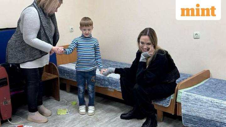 Jolie's Ukraine trip turns chaotic after driver pulled into military