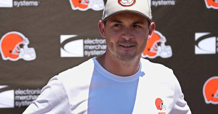 Browns give play-calling duties to Tommy Rees in hopes of reviving struggling offense