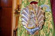 Emigrantes presenta en Huelva el nuevo guion corporativo de la hermandad: "Los hermanos se han sentido identificados porque nos representa"