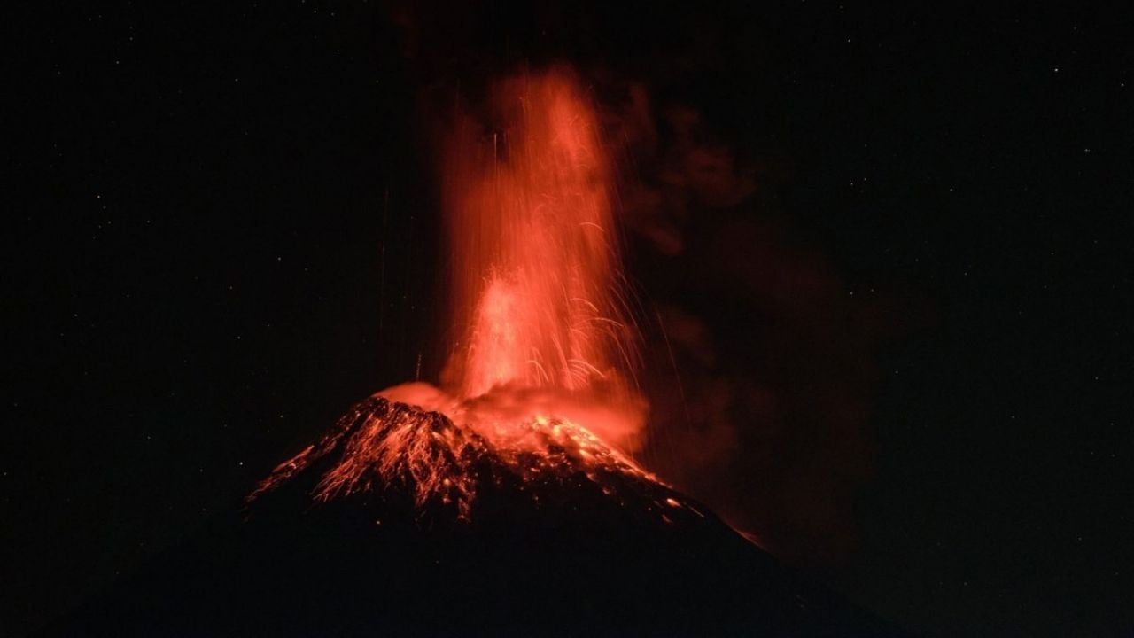 Investigadores de España y México presentan método que predice erupciones volcánicas hasta con 12 horas de antelación