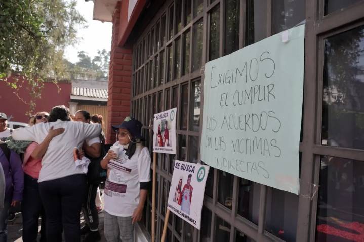 Toma indefinida en la CEEAV; denuncian abandono institucional desde julio