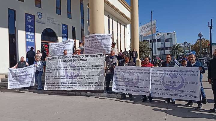 Exigen administrativos jubilados de la UACH respeto a su derecho a la pensión dinámica