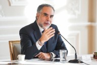 Benedetti aterriza en Santa Marta para enfrentar denuncias de presión y participación en la Gobernación del Magdalena