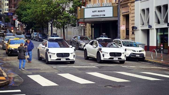 Robotaxi service spreads to Bay Area freeways and beyond