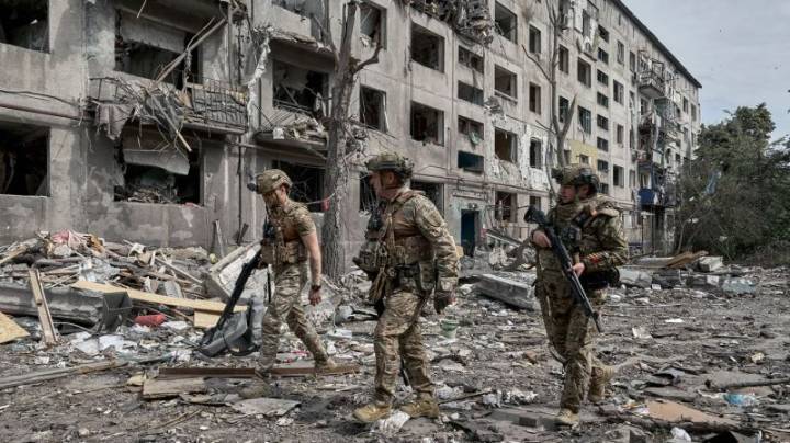 De la picadora de carne a los ciclomotores: cómo Rusia replanteó su forma de hacer la guerra en Ucrania