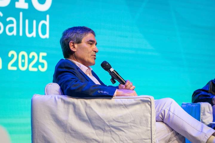 “Absolutamente en crisis y quebrado”. La cruda definición de Fernán Quirós y otros ministros sobre el sistema sanitario