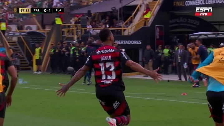 De Arrascaeta asistió y Danilo de cabeza destrabó la final para Flamengo ante Palmeiras en la Libertadores