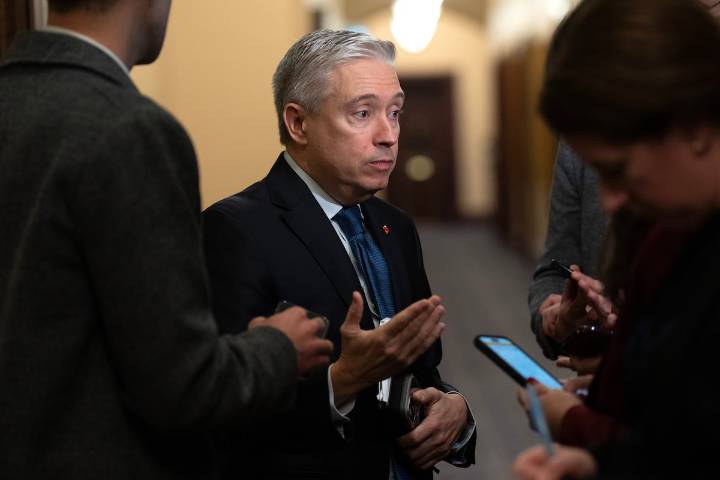 Federal budget 2025: Ottawa to cut 40,000 public service jobs as part of $60