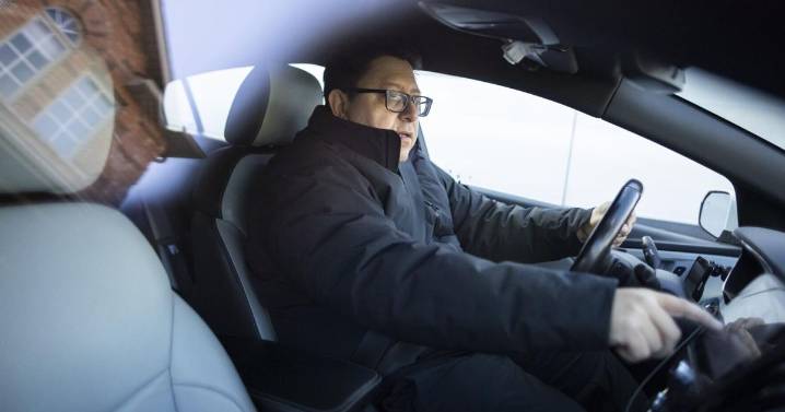 This Burlington rideshare driver says his earnings have never been lower. Why he and others say Ontario’s new minimum wage law isn’t helping