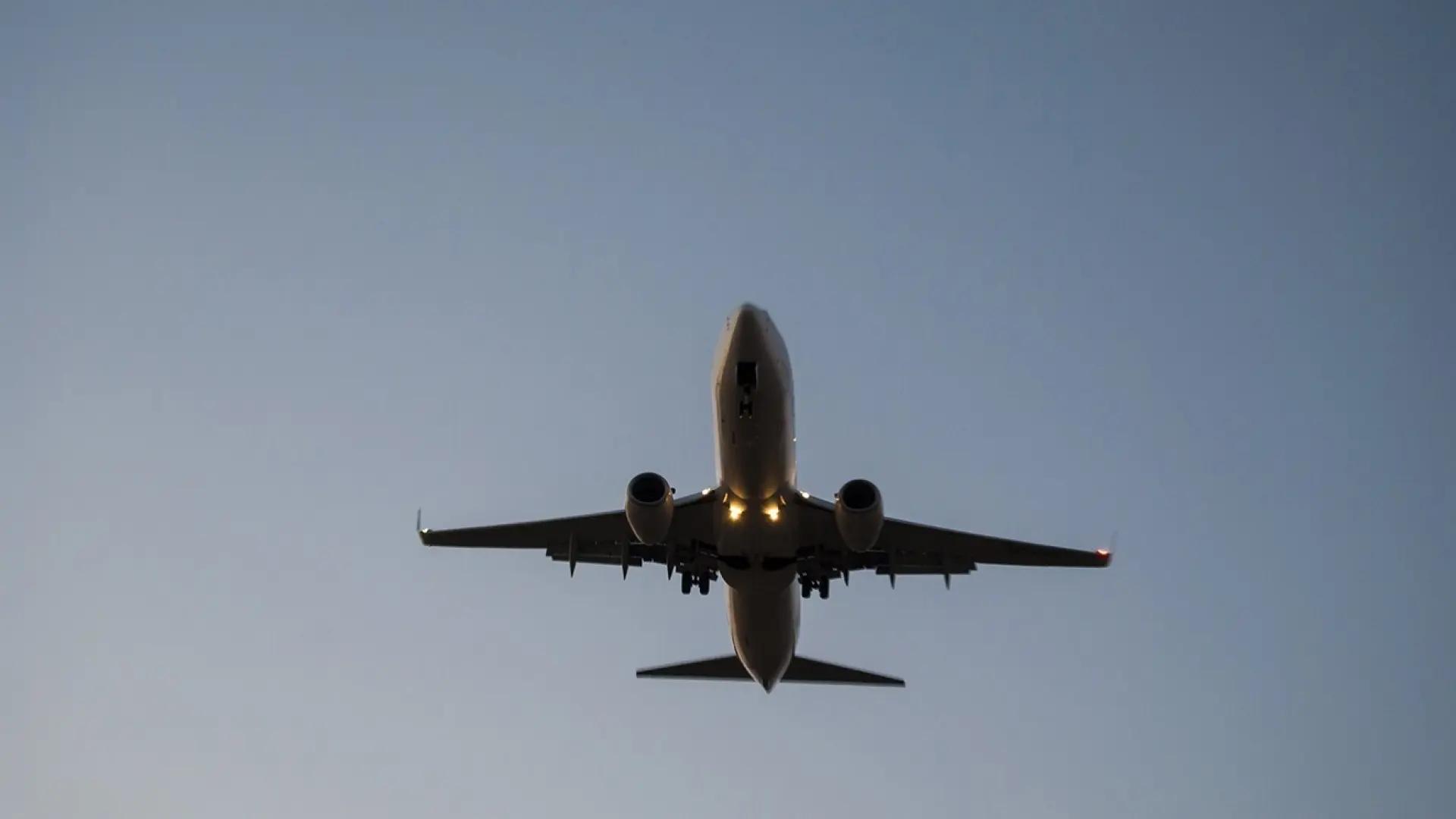 Las aerolíneas estadounidenses cancelan cientos de vuelos por el cierre gubernamental