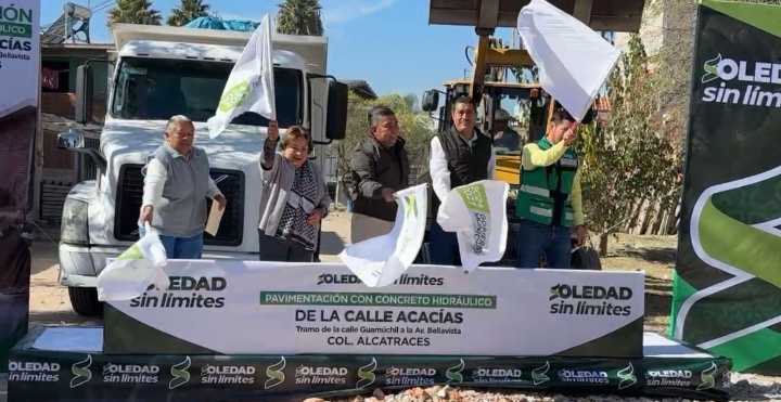 Juan Manuel Navarro arranca pavimentación de vialidad en la colonia Alcatraces